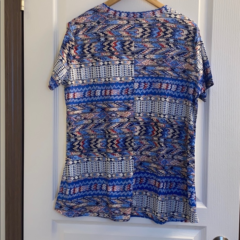 T-Shirt - Picture 2 of 4